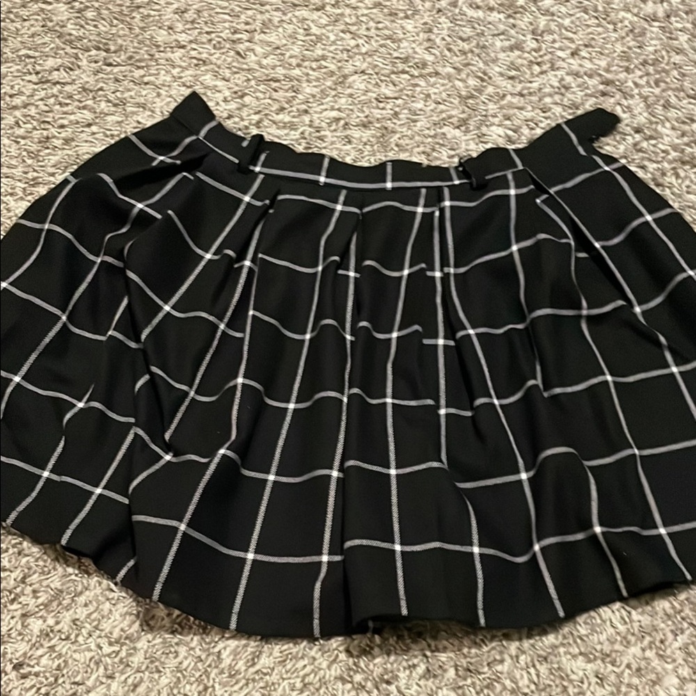 Hot Topic Black and White Bubble Mini Skirt